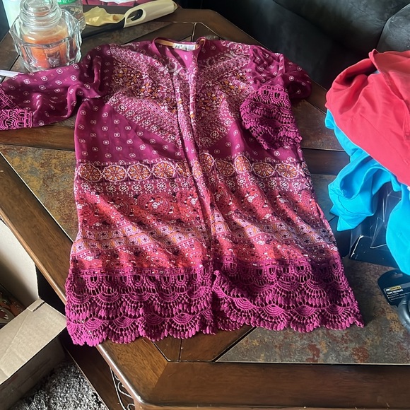 Small kimono with beautiful embroidering. Exc condition perfect over a tank. - Picture 2 of 3